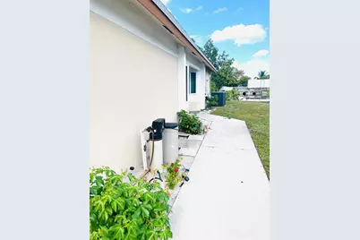 838 E Palm Run Drive, North Lauderdale, FL 33068 - Photo 2