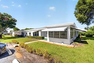 7205 W Oakridge Cir, Lake Worth, FL 33462 - Photo 2