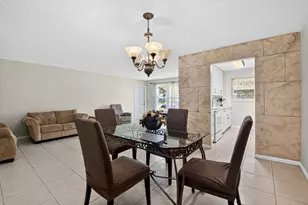 7205 W Oakridge Cir, Lake Worth, FL 33462 - Photo 10