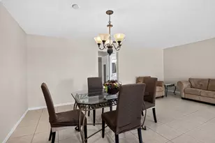 7205 W Oakridge Cir, Lake Worth, FL 33462 - Photo 10