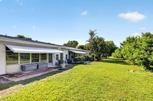 7205 W Oakridge Cir, Lake Worth, FL 33462 - Photo 24