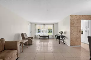 7205 W Oakridge Cir, Lake Worth, FL 33462 - Photo 6