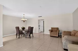 7205 W Oakridge Cir, Lake Worth, FL 33462 - Photo 6