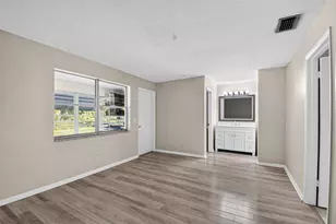 7205 W Oakridge Cir, Lake Worth, FL 33462 - Photo 18