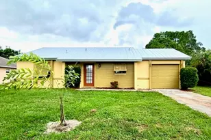 533 SW Carter Ave, Port Saint Lucie, FL 34983 - Photo 1
