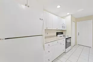209 SW Chapman Ave, Port Saint Lucie, FL 34984 - Photo 4