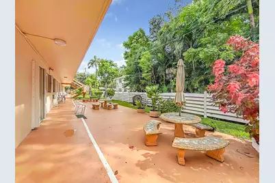 815 SW 10th Terrace #17V, Hallandale Beach, FL 33009 - Photo 2