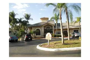 300 Palm Cir W, Pembroke Pines, FL 33025 - Photo 4