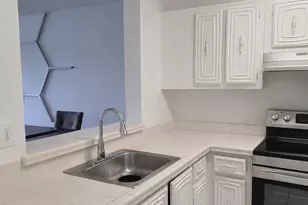 484 NW 165th St St, Miami, FL 33169 - Photo 2