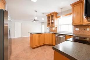 1091 SE Preston Ln, Port Saint Lucie, FL 34983 - Photo 6