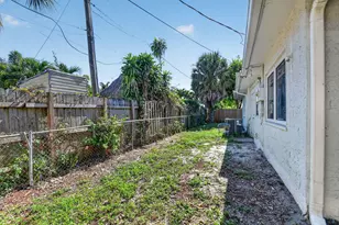633 Franklin Rd, West Palm Beach, FL 33405 - Photo 20