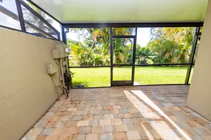 11060 S Lakeview Dr, Pembroke Pines, FL 33026 - Photo 4