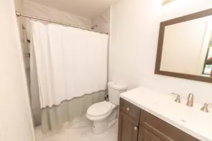 11060 S Lakeview Dr, Pembroke Pines, FL 33026 - Photo 12