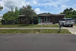 215 S Florida Ave, Avon Park, FL 33825 - Photo 2