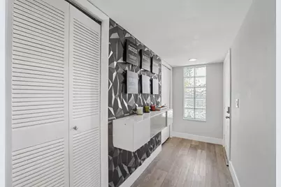 327 Lakeview Drive #203, Weston, FL 33326 - Photo 2