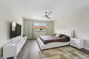 327 Lakeview Dr, Weston, FL 33326 - Photo 12