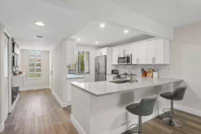 327 Lakeview Drive #203, Weston, FL 33326 - Photo 6