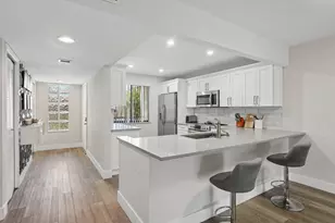 327 Lakeview Dr, Weston, FL 33326 - Photo 6