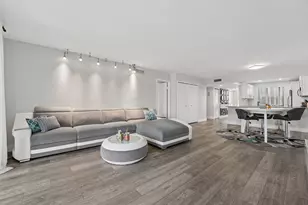 327 Lakeview Dr, Weston, FL 33326 - Photo 4