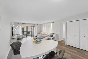 327 Lakeview Dr, Weston, FL 33326 - Photo 16