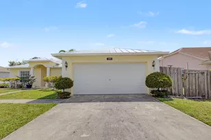2585 SE Lakewood St, Port Saint Lucie, FL 34952 - Photo 2