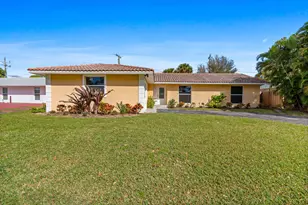 3697 Holly Dr, Palm Beach Gardens, FL 33410 - Photo 2