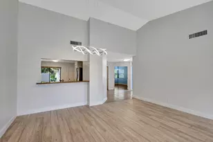 523 Prestwick Cir, Palm Beach Gardens, FL 33418 - Photo 8
