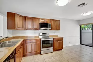 523 Prestwick Cir, Palm Beach Gardens, FL 33418 - Photo 10