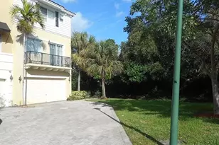520 NW 39th Cir, Boca Raton, FL 33431 - Photo 2