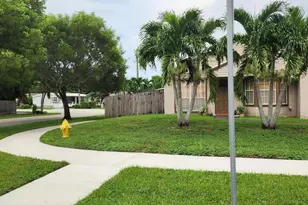 1000 SW 133rd Terrace, Davie, FL 33325 - Photo 2