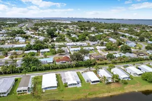 360 NE Jade Cir, Jensen Beach, FL 34957 - Photo 6