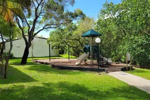 19424 NE 26th Ave, Miami, FL 33180 - Photo 16