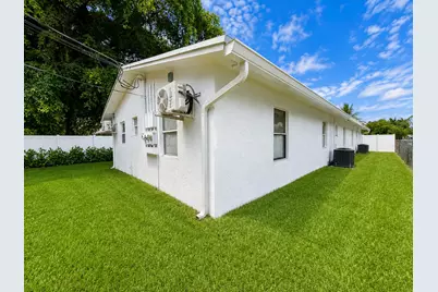 220 NW 12th Court # 3, Pompano Beach, FL 33060 - Photo 8