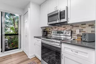 401 Brackenwood Ln S, Palm Beach Gardens, FL 33418 - Photo 6