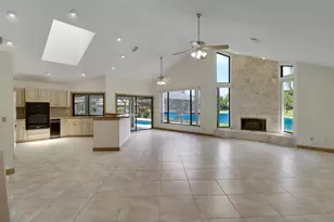 18691 SE Lakeside Way, Jupiter, FL 33469 - Photo 10