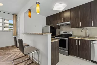 1340 Lincoln Road #308, Miami Beach, FL 33139 - Photo 4