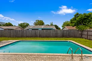 8621 NW 3rd St, Pembroke Pines, FL 33024 - Photo 24
