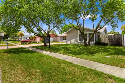 8621 NW 3rd Street, Pembroke Pines, FL 33024 - Photo 10