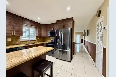 1092 W 32nd Street, Hialeah, FL 33012 - Photo 12