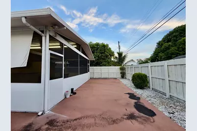 1092 W 32nd Street, Hialeah, FL 33012 - Photo 4