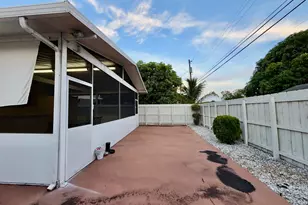 1092 W 32nd St, Hialeah, FL 33012 - Photo 4