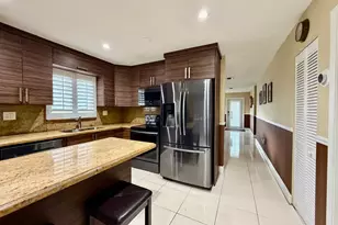 1092 W 32nd St, Hialeah, FL 33012 - Photo 2