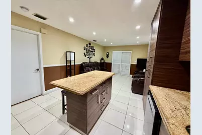 1092 W 32nd Street, Hialeah, FL 33012 - Photo 14