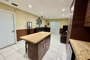 1092 W 32nd St, Hialeah, FL 33012 - Photo 14