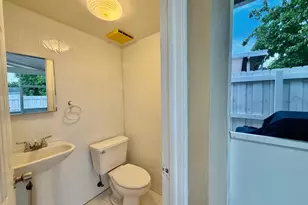 1092 W 32nd St, Hialeah, FL 33012 - Photo 28
