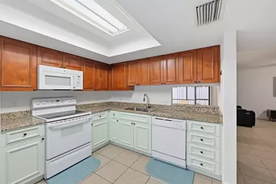 301 Lakewood Drive #8A, Jupiter, FL 33458 - Photo 6