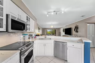 2205 S Cypress Bend Dr, Pompano Beach, FL 33069 - Photo 4