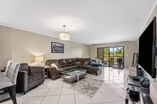 2205 S Cypress Bend Dr, Pompano Beach, FL 33069 - Photo 10