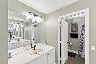1686 SW Harbour Isles Cir, Port Saint Lucie, FL 34986 - Photo 20