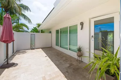 2709 NE 16th Avenue, Wilton Manors, FL 33334 - Photo 2